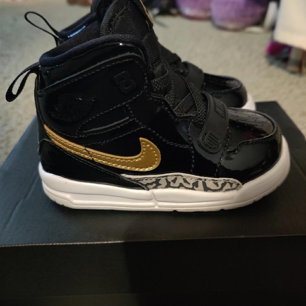 JORDAN RETROS